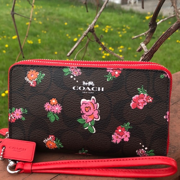 Coach Handbags - COACH F57959 SIGNATURE FLORAL WRISTLET